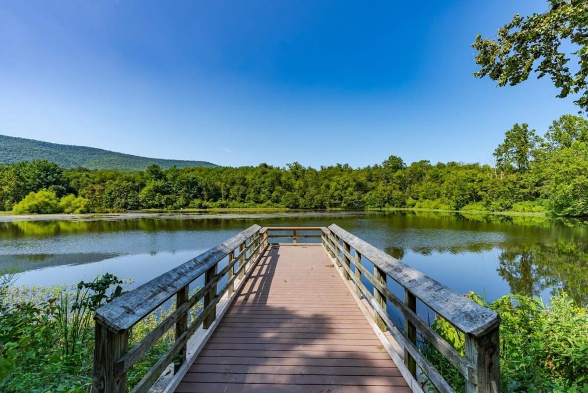 Modern Decor, Hot Tub, Fire Pit & River Access! Luray Bagian luar foto