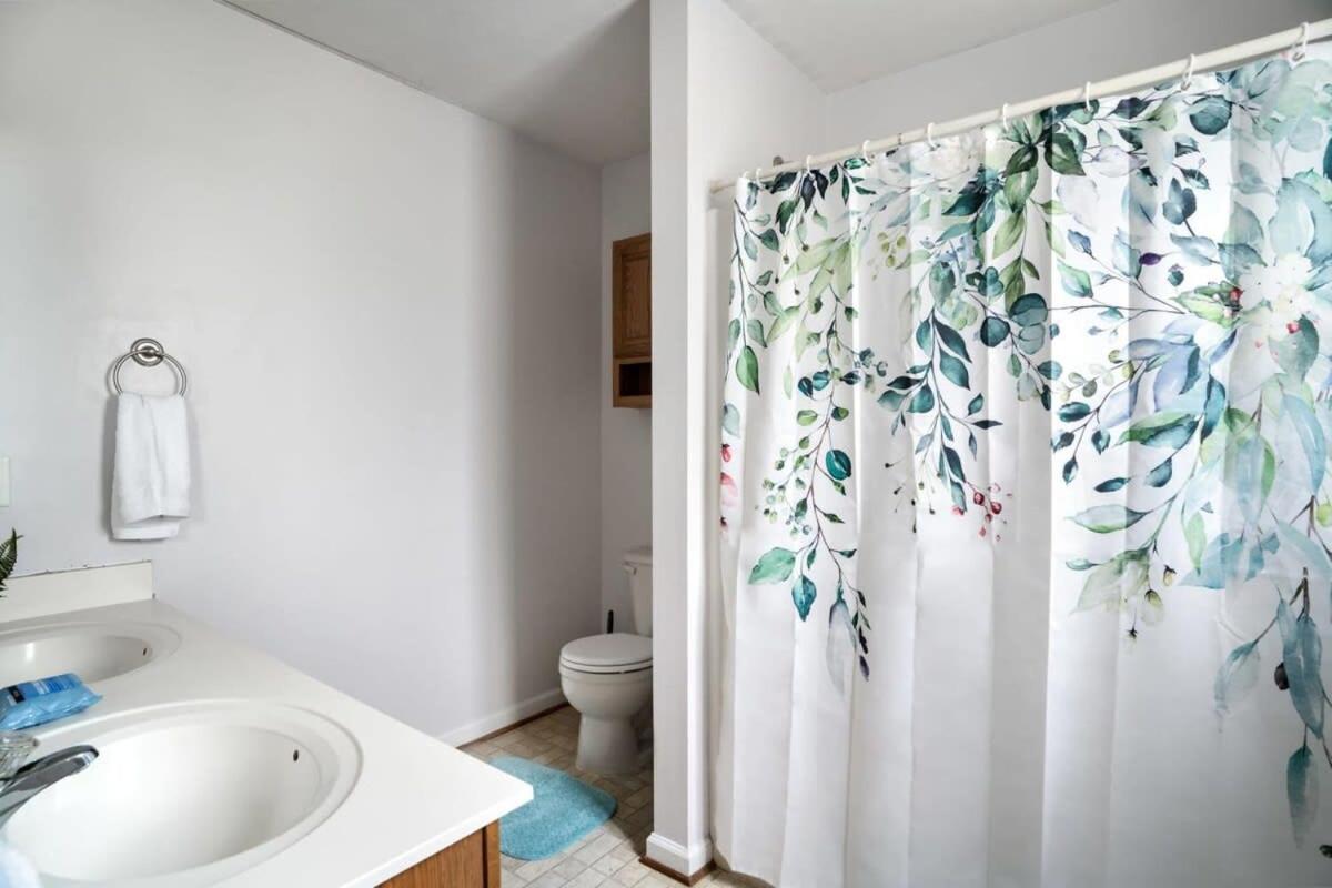 Modern Decor, Hot Tub, Fire Pit & River Access! Luray Bagian luar foto