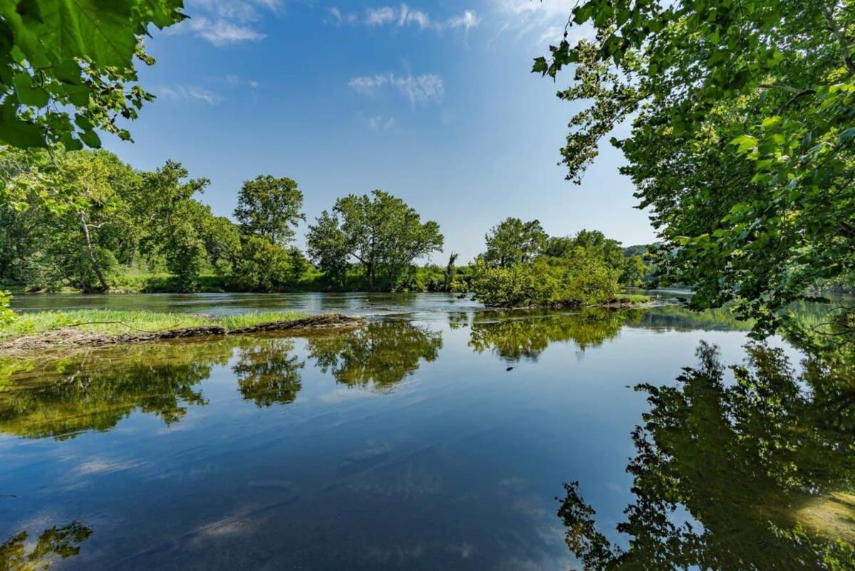 Modern Decor, Hot Tub, Fire Pit & River Access! Luray Bagian luar foto