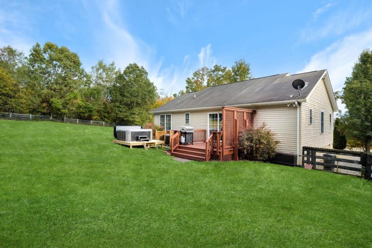 Modern Decor, Hot Tub, Fire Pit & River Access! Luray Bagian luar foto