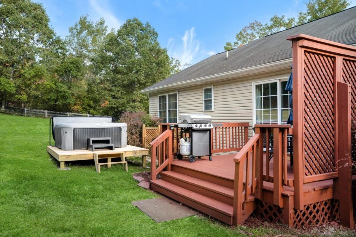 Modern Decor, Hot Tub, Fire Pit & River Access! Luray Bagian luar foto